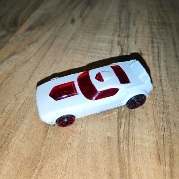 Hot Wheels 2010 Fast Fish White With Red Windows Faster Than Ever Malaysia. Has - Picture 1 of 7